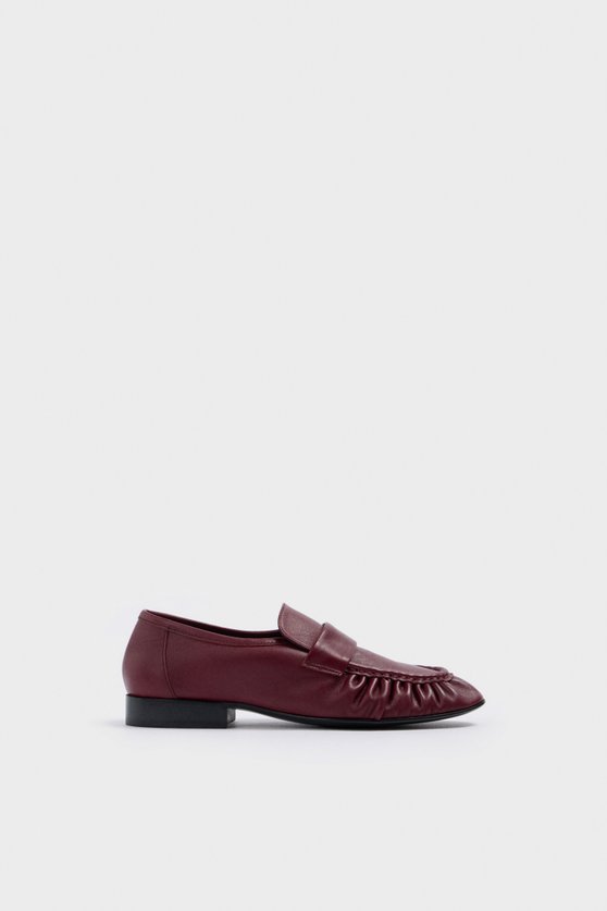 Red leather loafers — image 3
