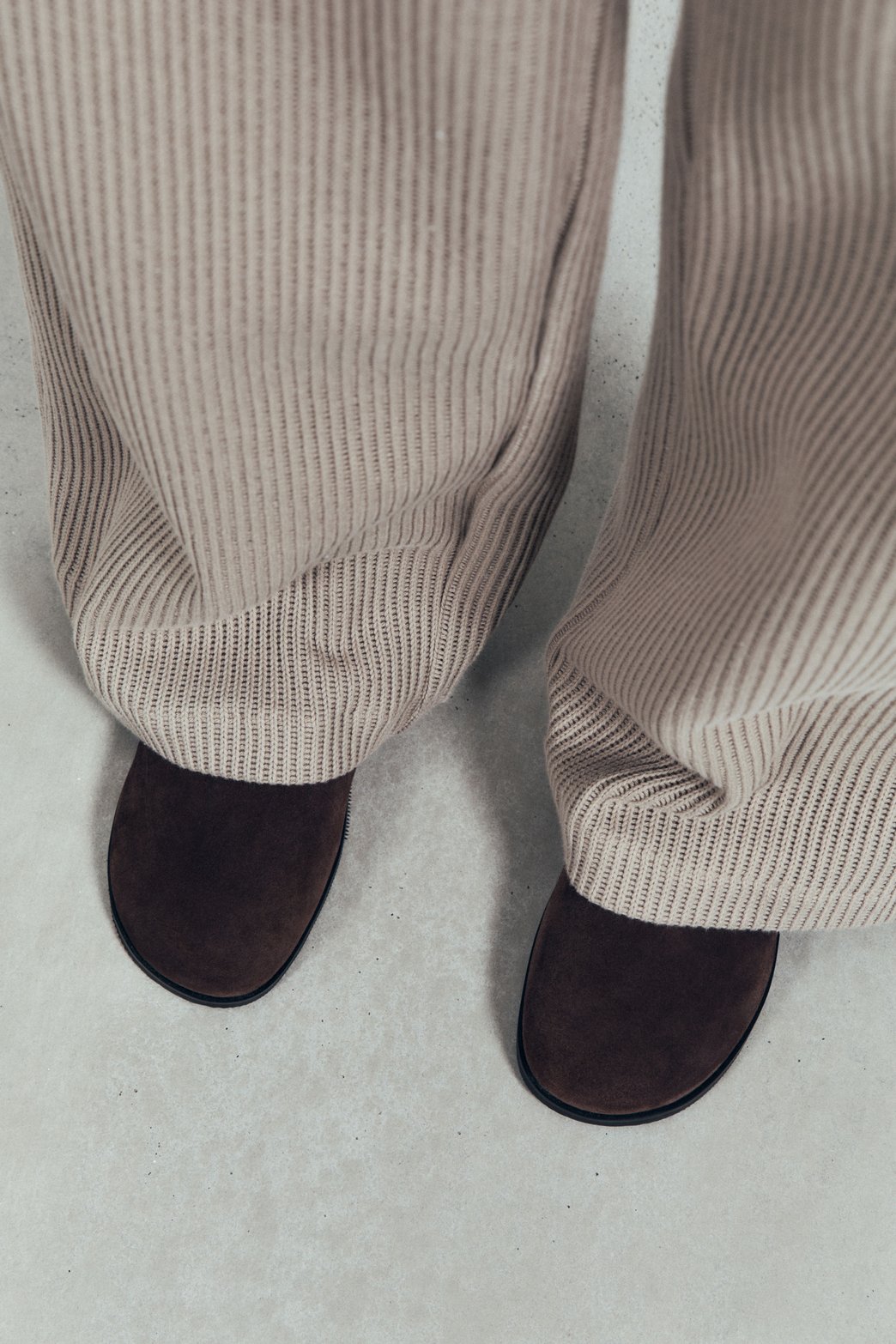 Suede clogs with a strap — image 1