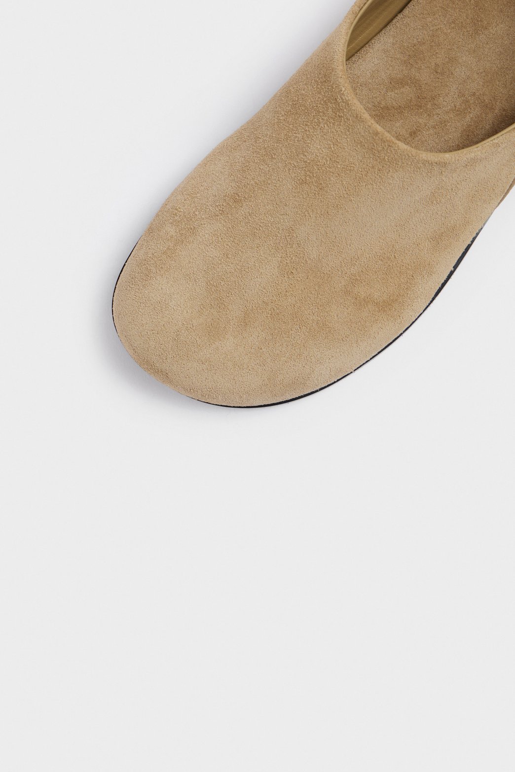 Suede clogs with a strap — image 2