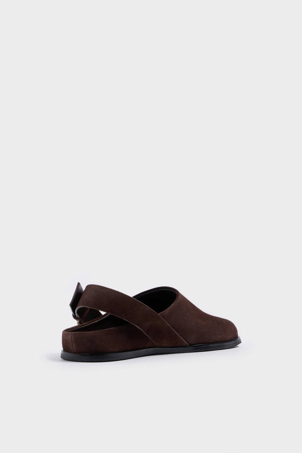 Suede clogs with a strap — image 2