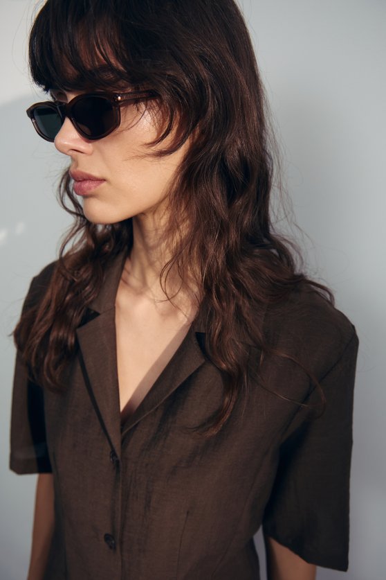 Sunglasses with translucent lenses — image 1